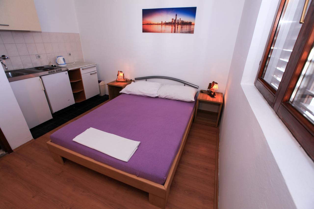 Robinson Dora Apartment Putnikovic Exterior photo