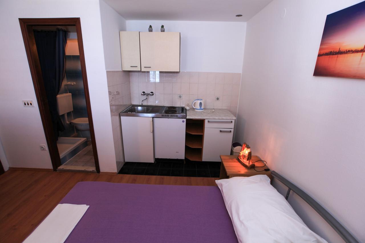 Robinson Dora Apartment Putnikovic Exterior photo
