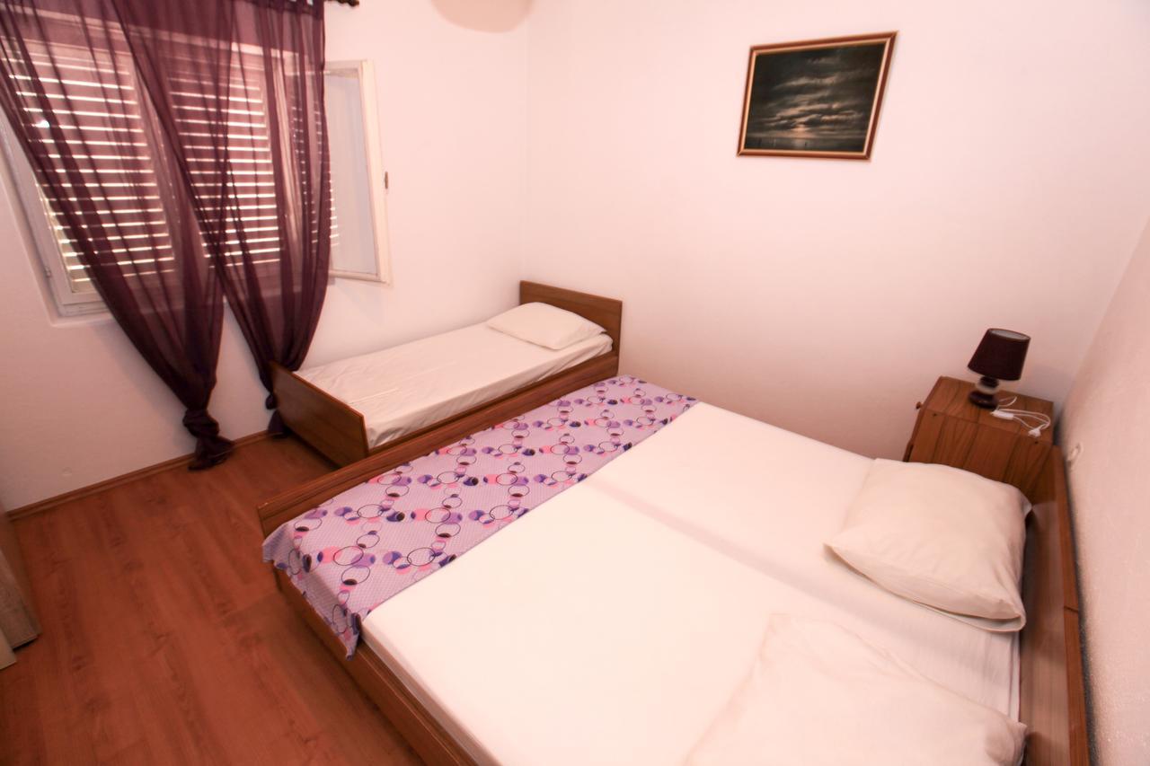 Robinson Dora Apartment Putnikovic Exterior photo