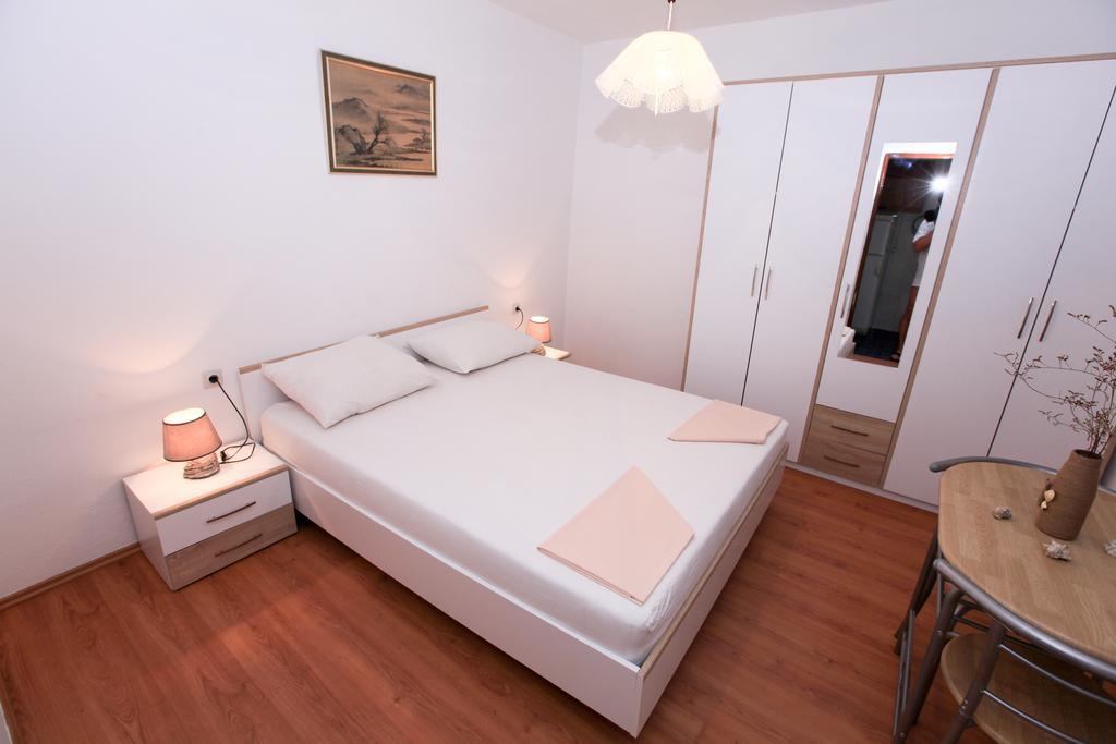 Robinson Dora Apartment Putnikovic Exterior photo