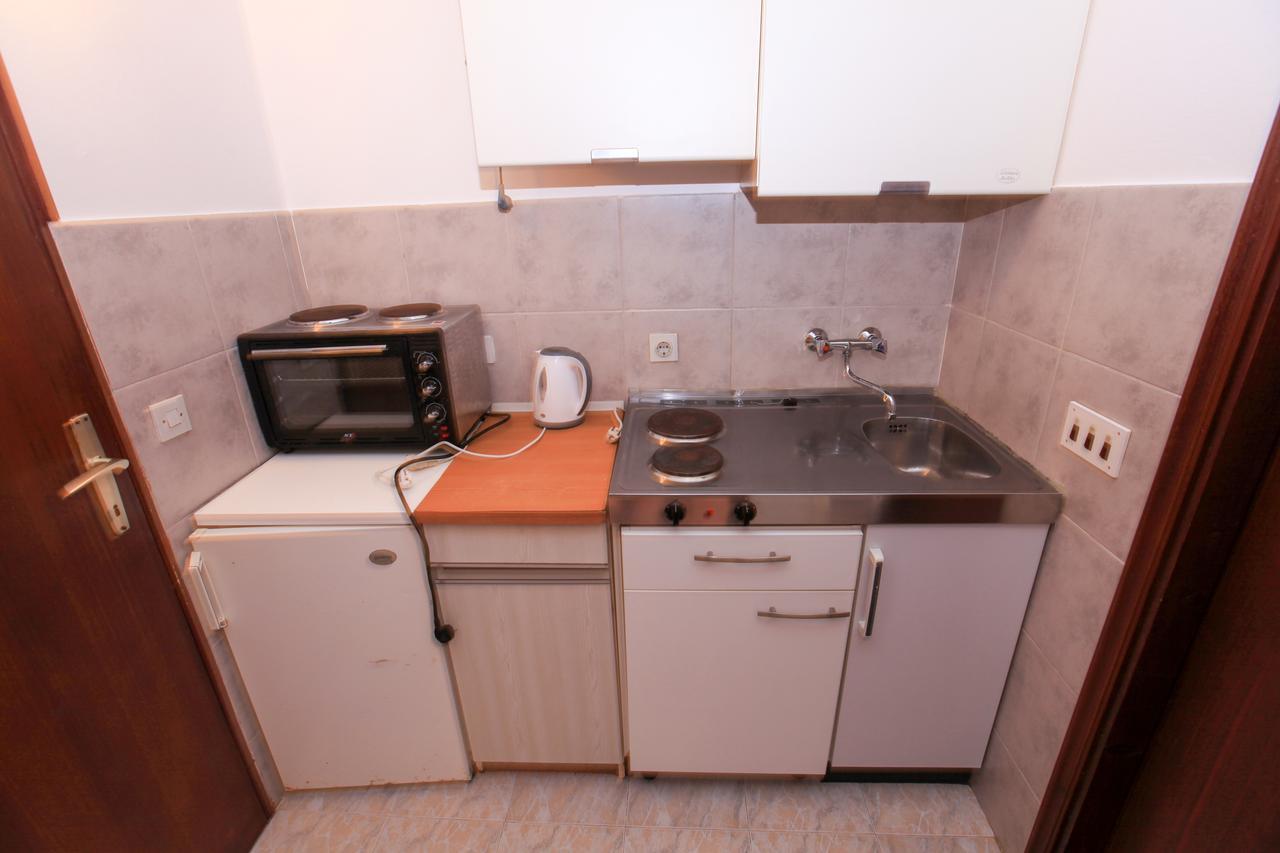 Robinson Dora Apartment Putnikovic Exterior photo