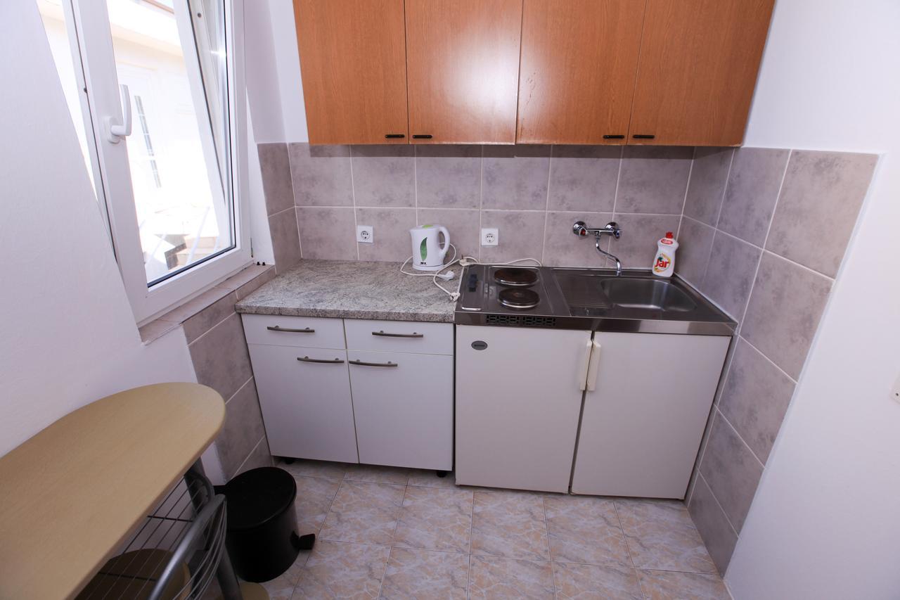 Robinson Dora Apartment Putnikovic Exterior photo