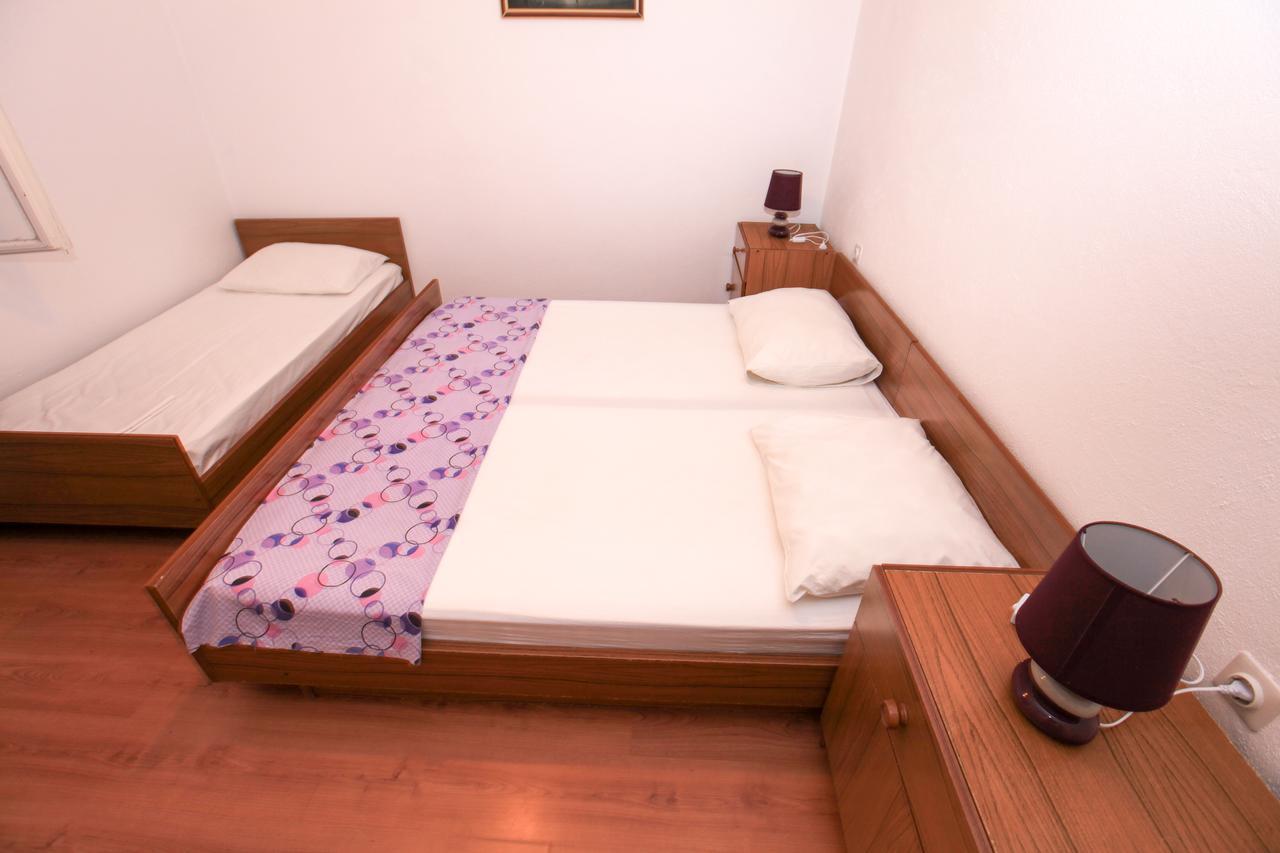 Robinson Dora Apartment Putnikovic Exterior photo