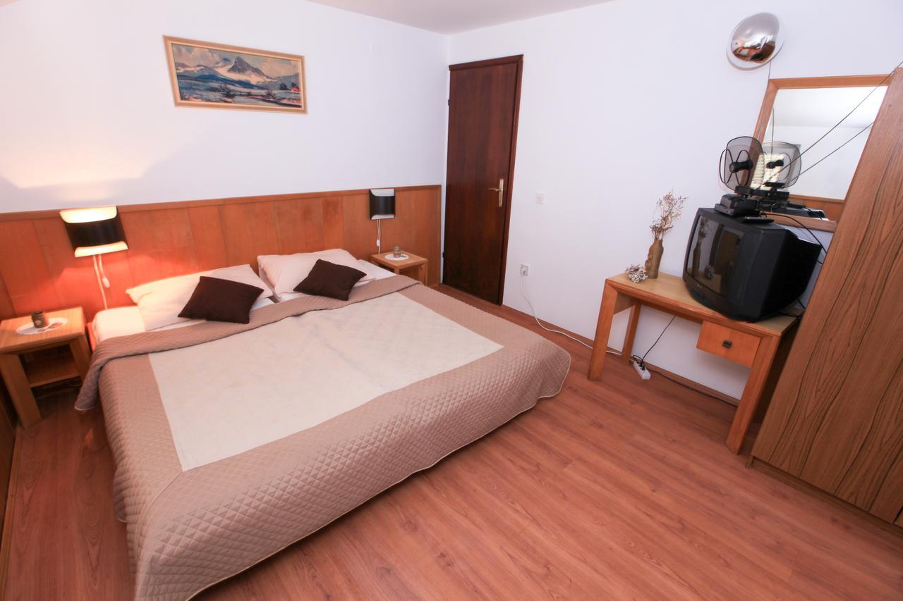 Robinson Dora Apartment Putnikovic Exterior photo