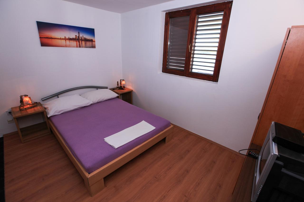 Robinson Dora Apartment Putnikovic Exterior photo